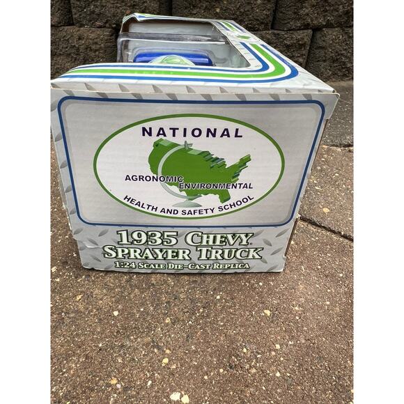 Asmark Crown Premiums 1935 Chevy Sprayer Truck die-cast model new in box - Picture 5 of 5